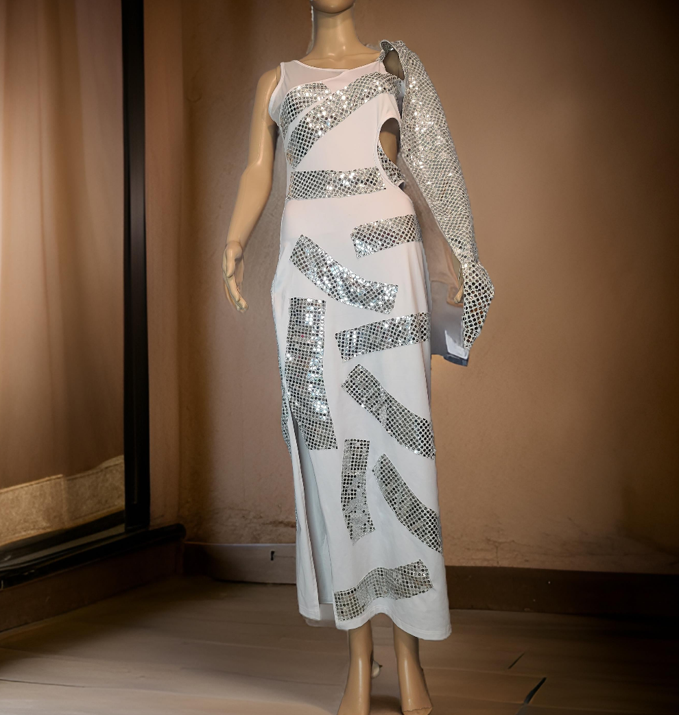 Loved again, dress. How much longetivity it has. We don't know, but time will tell. Move away from bad fashion practices. This dress is beautiful for a night of fun. Be unique. Be your own queen.