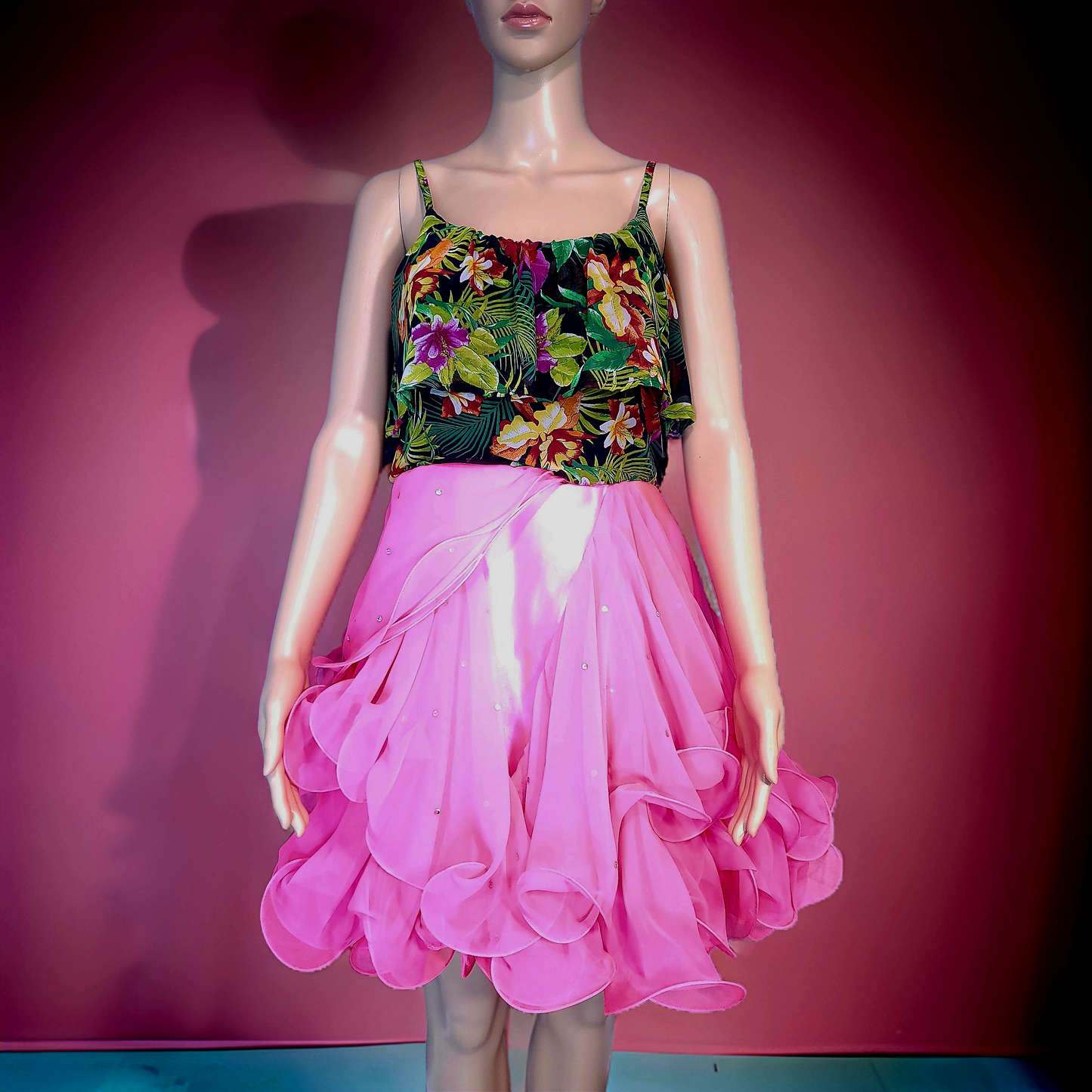 Fashion without destroying the planet. This is what makes our store the future of fashion. This dress is moder and sexy for todays style 😍