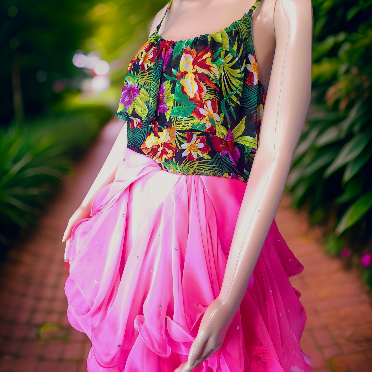 Fashion without destroying the planet. This is what makes our store the future of fashion. This dress is moder and sexy for todays style 😍