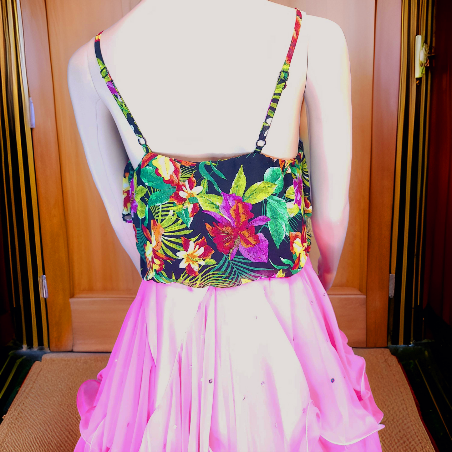 Fashion without destroying the planet. This is what makes our store the future of fashion. This dress is moder and sexy for todays style 😍