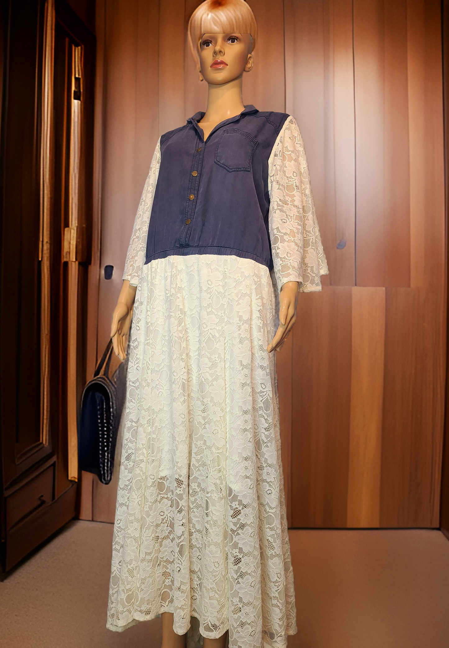 Fashion is circular. We offer ethical fashion. New and better products. This beautiful dress is just what you need to face your day. Comfort and style all while protecting the planet