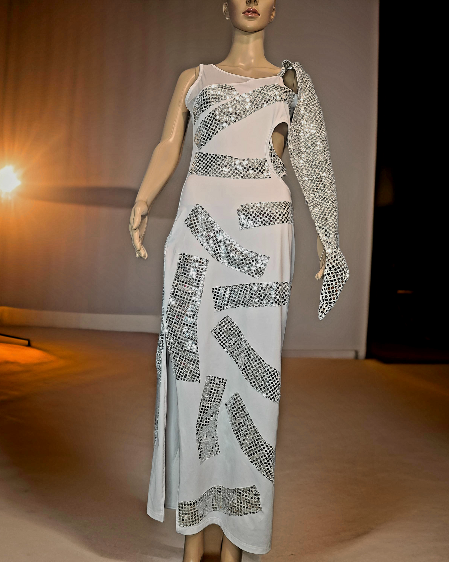 Loved again, dress. How much longetivity it has. We don't know, but time will tell. Move away from bad fashion practices. This dress is beautiful for a night of fun. Be unique. Be your own queen.