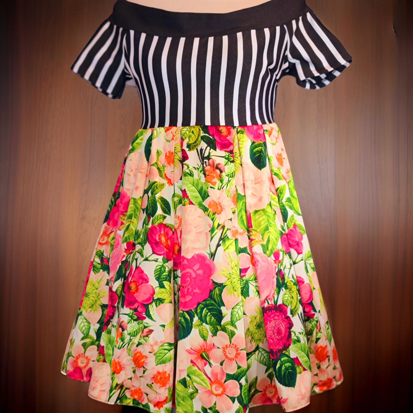 Discover Tell me a Story - a dress that combines the latest trends with vintage charm. Made with unique, sustainable fabrics, this one-of-a-kind piece will turn heads and spark conversation. Buy less, buy better, and feel good knowing you're wearing