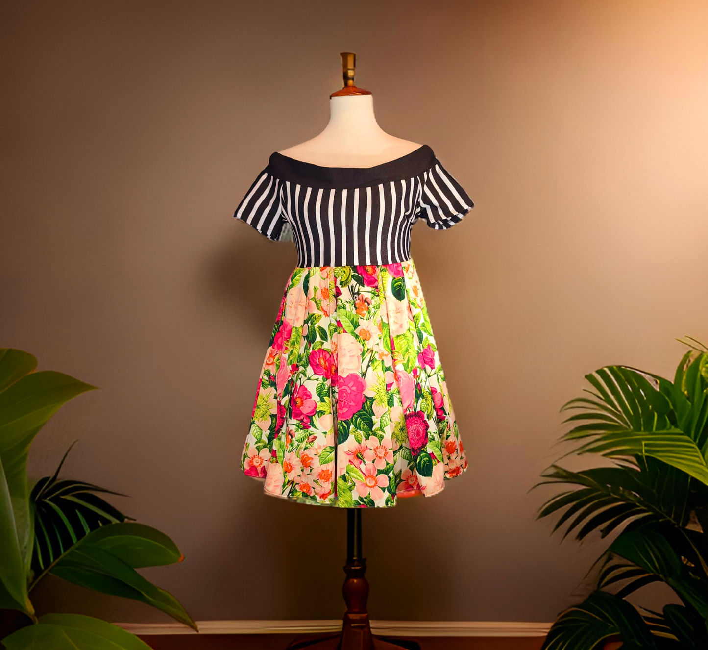Discover Tell me a Story - a dress that combines the latest trends with vintage charm. Made with unique, sustainable fabrics, this one-of-a-kind piece will turn heads and spark conversation. Buy less, buy better, and feel good knowing you're wearing