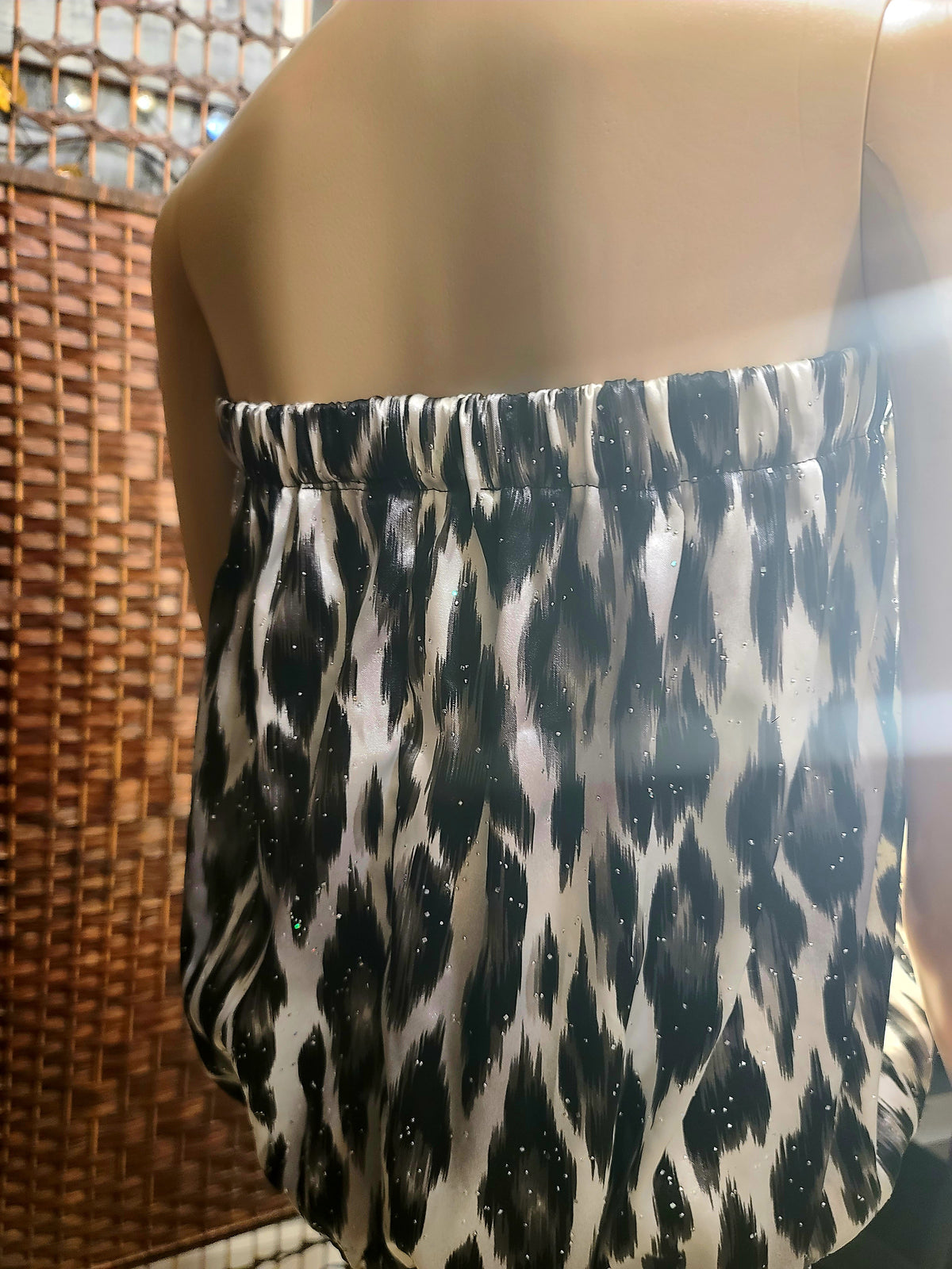 Women’s Strapless Tube Top M Abstract Black White Gray Beaded Sequin Pullover