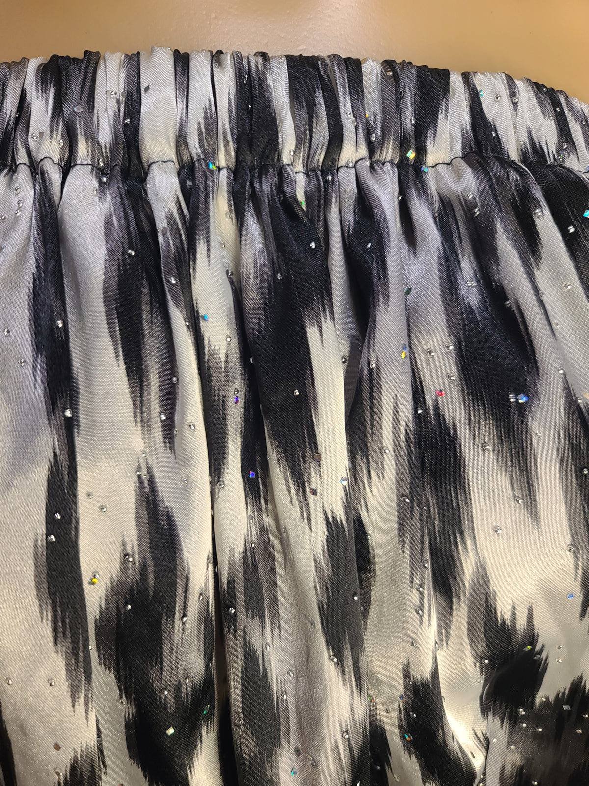 Women’s Strapless Tube Top M Abstract Black White Gray Beaded Sequin Pullover