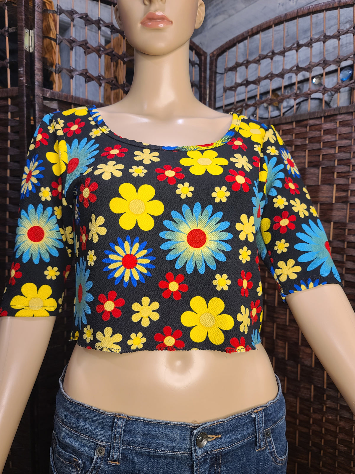 Retro Flower Power Floral Crop Top | Colorful Daisy Print | 70s-Inspired Fashion