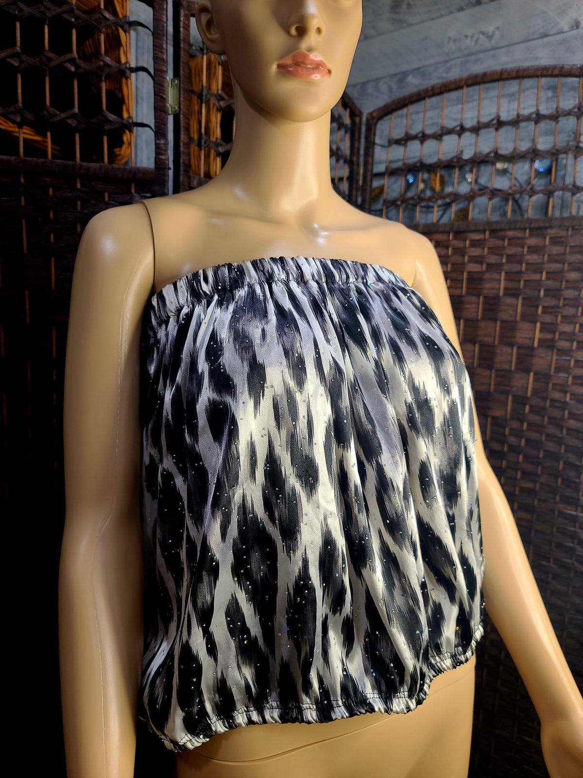 Women’s Strapless Tube Top M Abstract Black White Gray Beaded Sequin Pullover