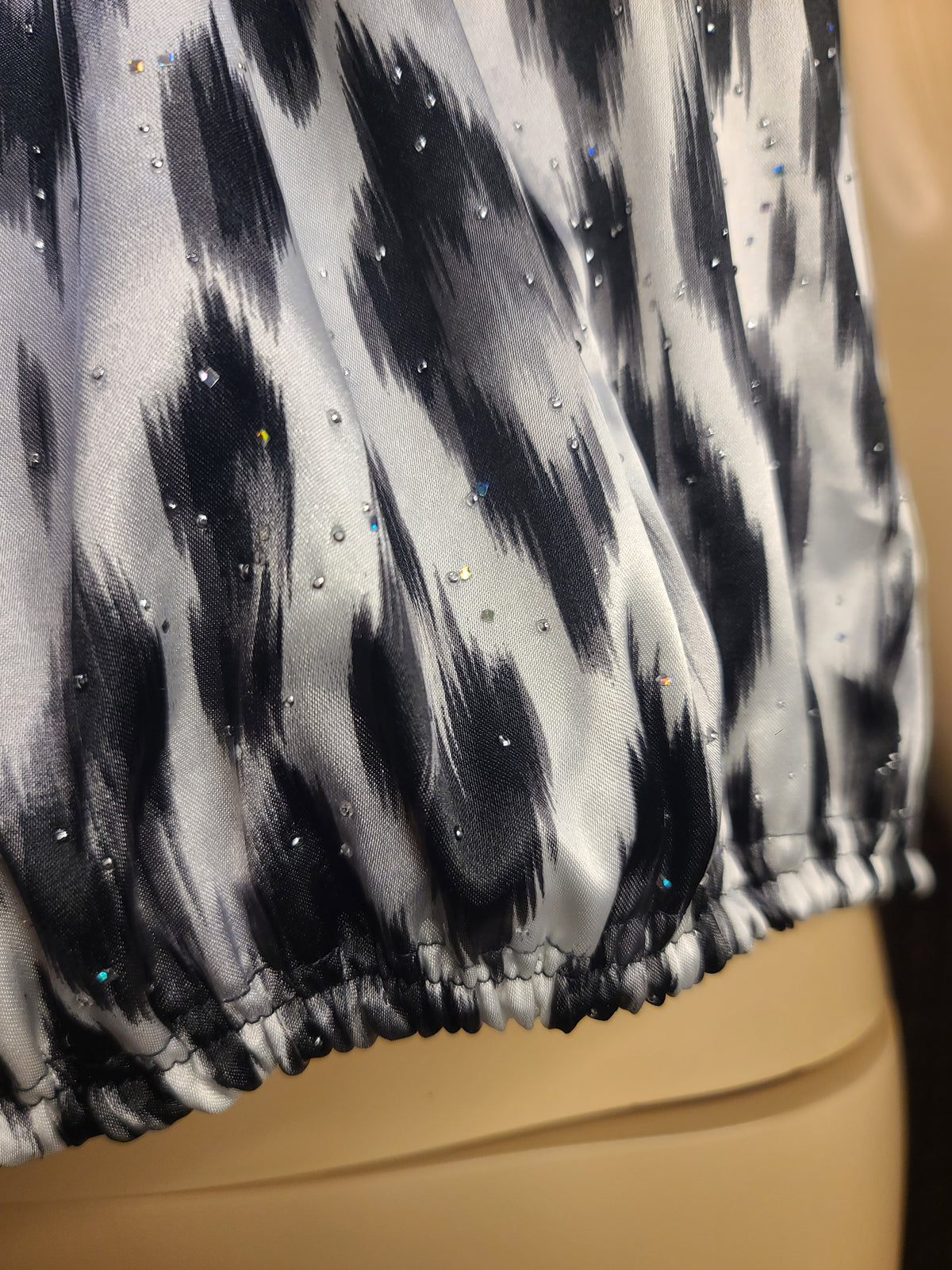 Women’s Strapless Tube Top M Abstract Black White Gray Beaded Sequin Pullover