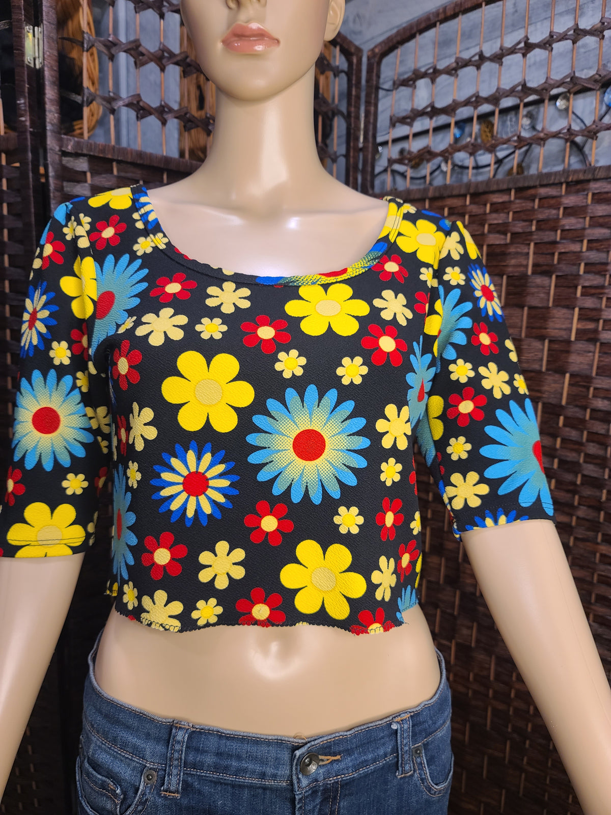 Retro Flower Power Floral Crop Top | Colorful Daisy Print | 70s-Inspired Fashion